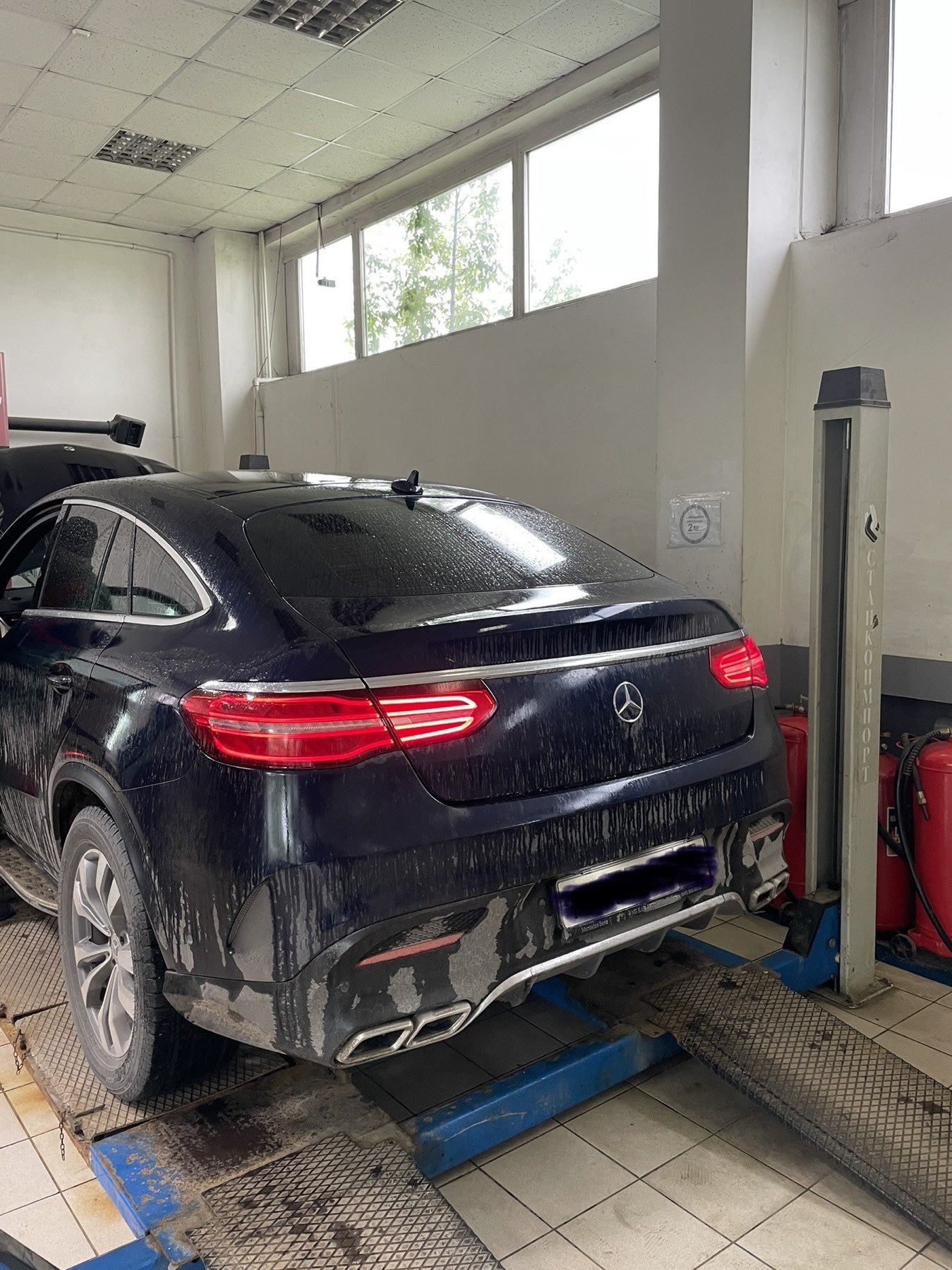Mercedes на посту техцентра Премьера